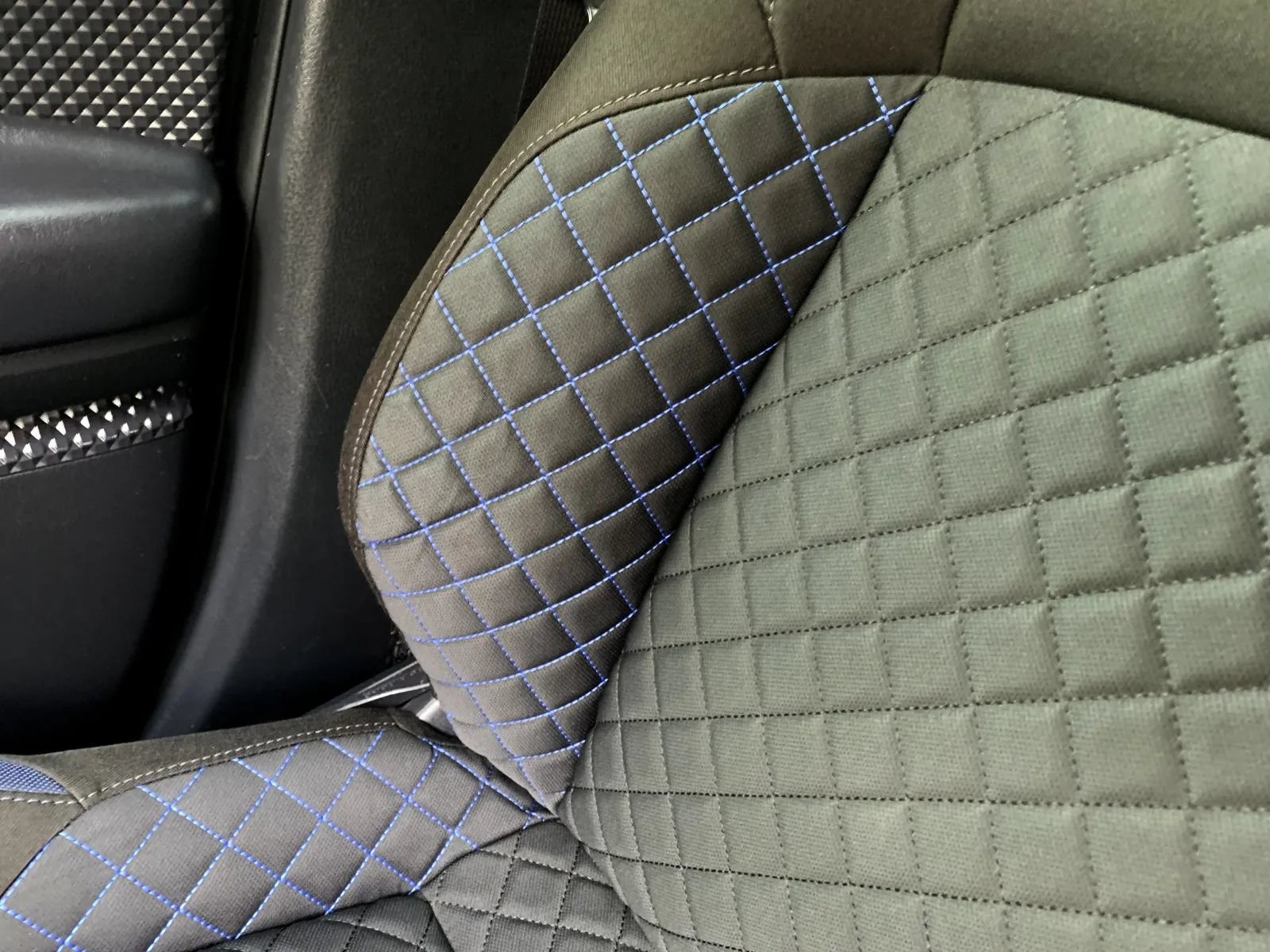 Used 2020 Toyota C-HR XLE FWD image 22