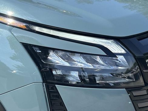 New 2026 Nissan Pathfinder SL FWD image 10