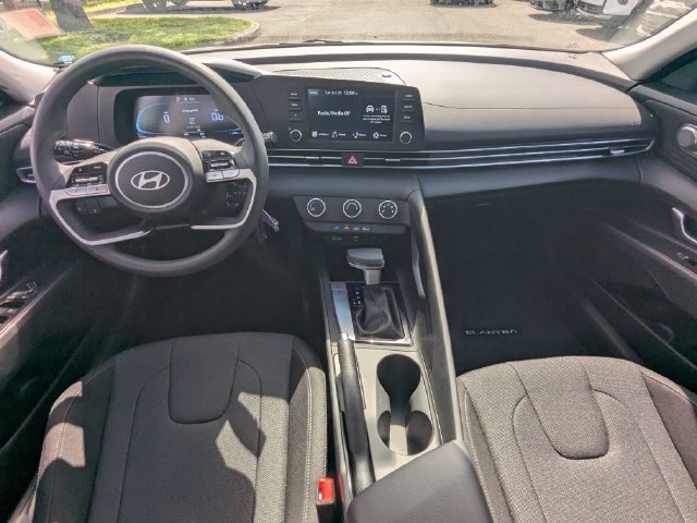Used 2026 Hyundai Elantra SE FWD image 15