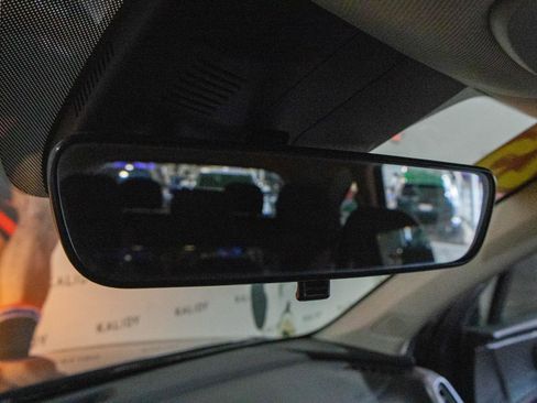 Used 2025 Kia Sorento LX image 12