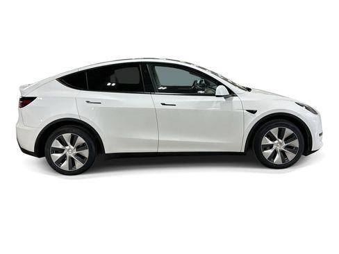 Certified 2023 Tesla Model Y Long Range AWD/4WD image 7