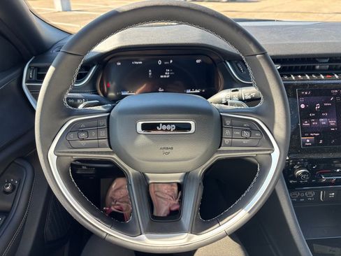 New 2025 Jeep Grand Cherokee Laredo X w/ Luxury Tech Group I image 19