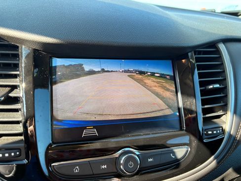 Used 2020 Chevrolet Trax LT w/ LT Convenience Package image 17