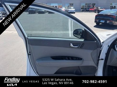 Used 2018 Kia Optima EX w/ Premium Package FWD image 9