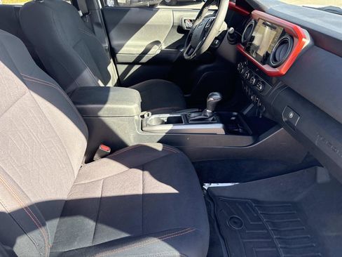 Used 2019 Toyota Tacoma TRD Sport w/ Technology Package image 33