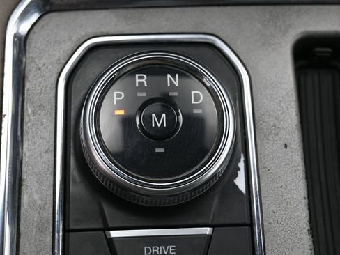 Used 2019 Ford Expedition XLT w/ Equipment Group 202A RWD image 32