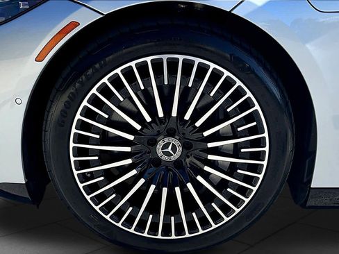 Used 2023 Mercedes-Benz EQS 580 4MATIC Sedan image 10