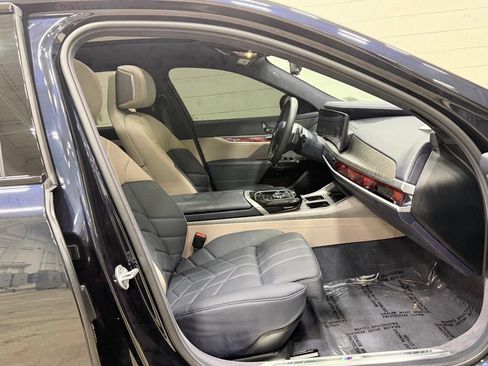 Used 2025 BMW 760i xDrive AWD/4WD image 49