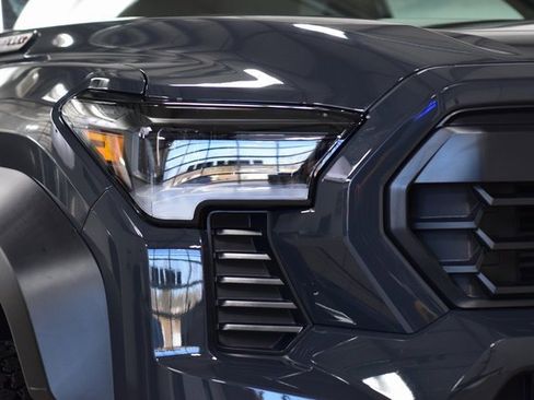 Used 2025 Toyota Tacoma Trailhunter image 12