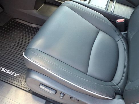 Used 2026 Honda Odyssey Touring image 22