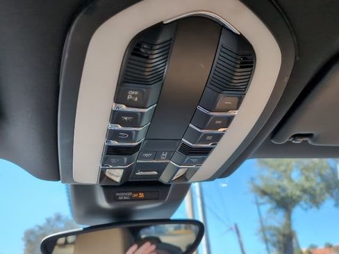 Used 2018 Porsche Macan image 23