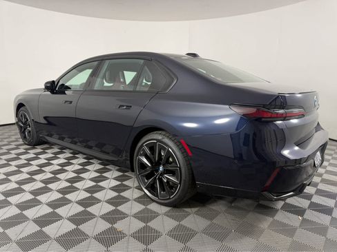 Certified 2025 BMW 740i w/ Premium Package RWD image 5