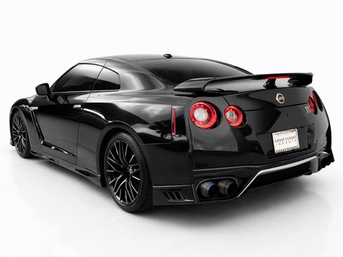 Used 2021 Nissan GT-R Premium image 5