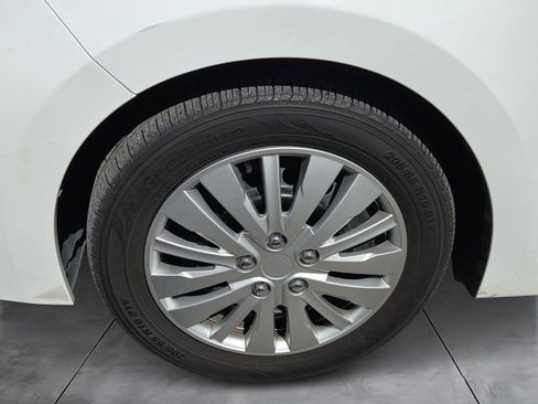 Used 2019 Toyota Corolla LE image 3