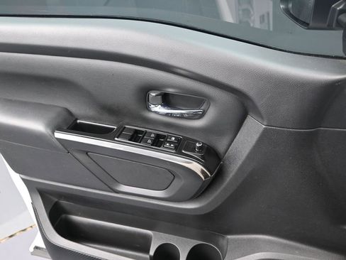 Used 2023 Nissan Titan SV w/ SV Convenience Package image 11