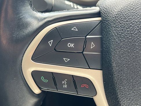 Used 2017 Jeep Cherokee Limited w/ Luxury Group image 7