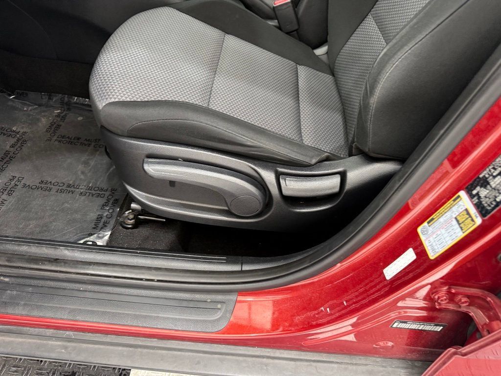 Used 2023 Kia Soul LX w/ LX Technology Package FWD image 12