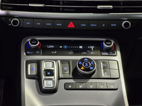 Used 2024 Hyundai Palisade Calligraphy image 21