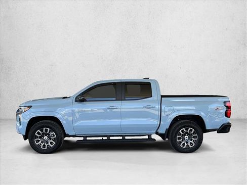 Used 2025 Chevrolet Colorado Z71 w/ Technology Package AWD/4WD image 2