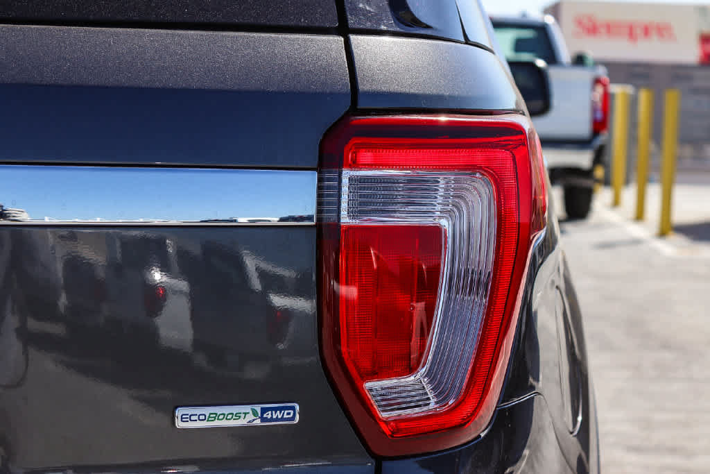 Used 2017 Ford Explorer Limited w/ Equipment Group 303A AWD/4WD image 9