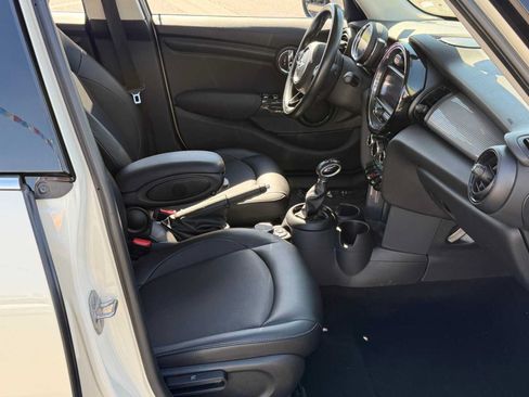 Used 2018 MINI Cooper 4-Door Hardtop FWD image 30