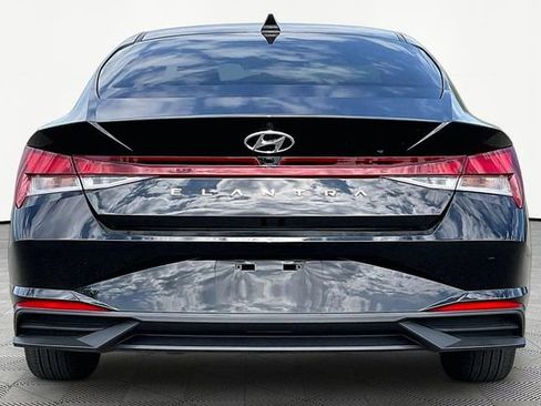 Used 2023 Hyundai Elantra SEL w/ Convenience Package image 6