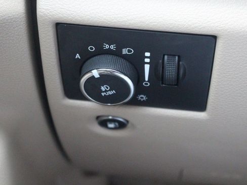 Used 2017 Jeep Grand Cherokee Overland image 19