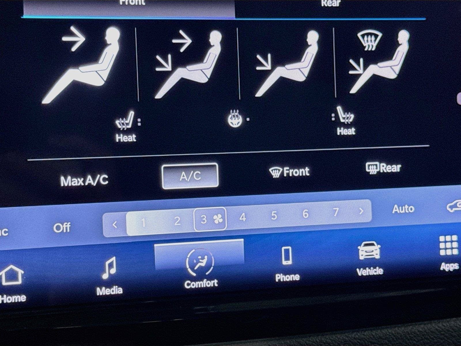 Used 2024 Chrysler Pacifica Touring-L FWD image 15