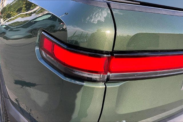 Used 2023 Rivian R1T Adventure Dual AWD/4WD image 24