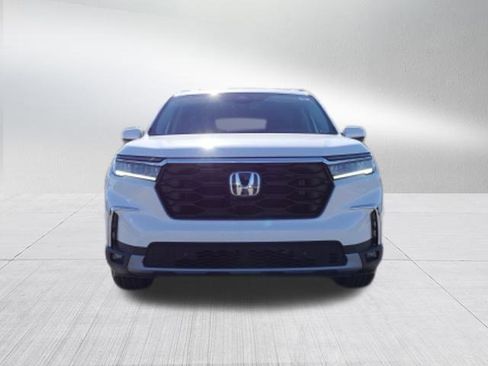 New 2025 Honda Pilot Touring image 8