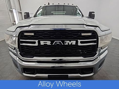Used 2024 RAM 2500 Tradesman w/ Chrome Appearance Group image 4
