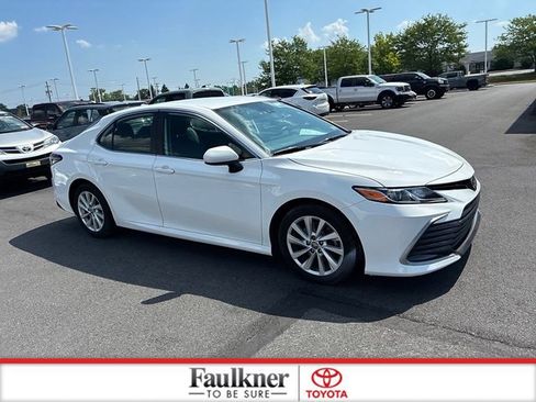 Used 2022 Toyota Camry LE FWD image 3