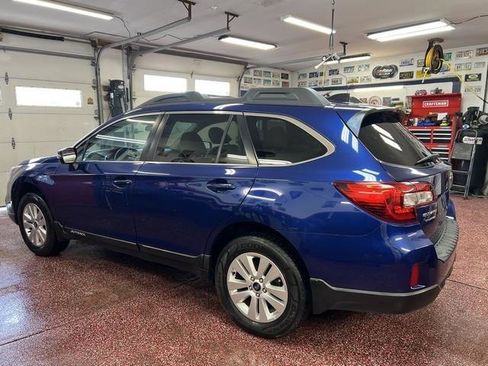 Used 2016 Subaru Outback 2.5i Premium AWD/4WD image 2