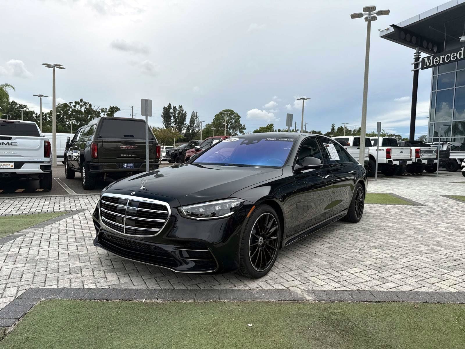 Certified 2025 Mercedes-Benz S 580e 4MATIC Sedan w/ AMG Line Package image 2