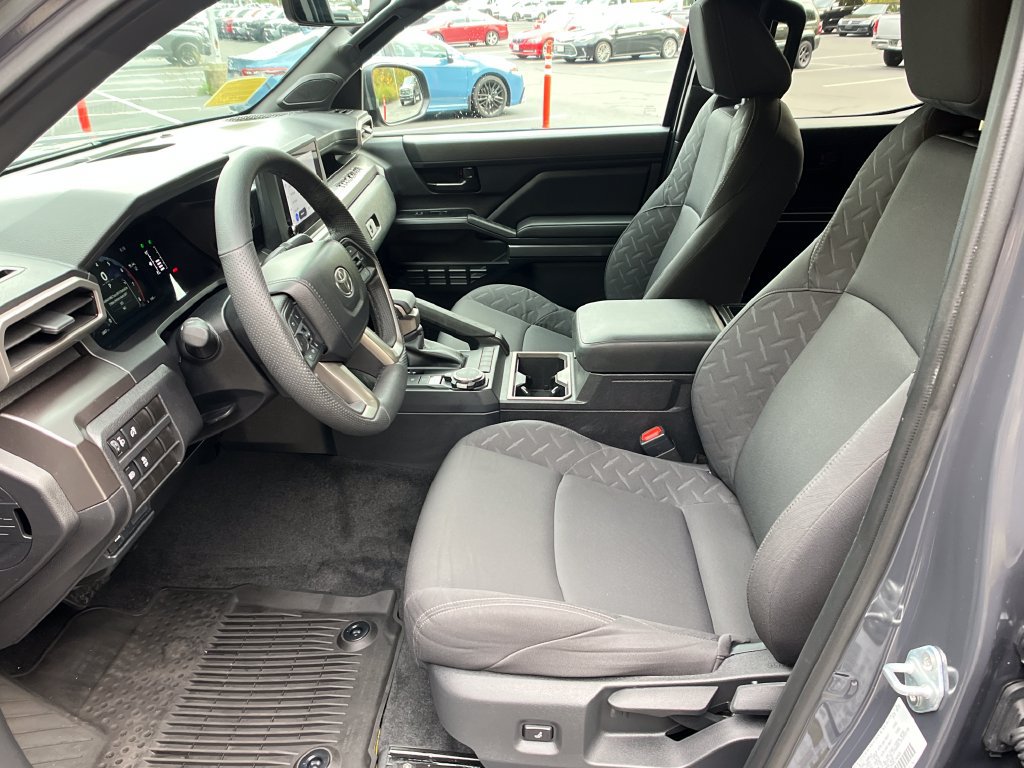Used 2025 Toyota Tacoma SR5 AWD/4WD image 8