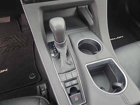 Certified 2022 Toyota Avalon Limited w/ Advanced Safety Package image 29