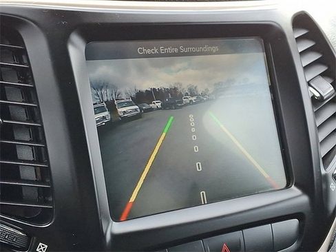 Used 2014 Jeep Cherokee Latitude w/ Comfort/Convenience Group image 4