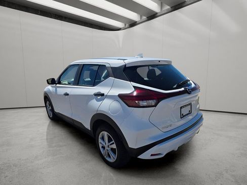 Used 2023 Nissan Kicks S FWD image 3