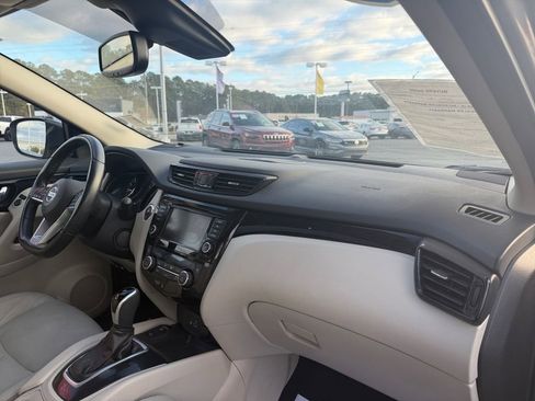 Used 2022 Nissan Rogue Sport SL w/ Premium Package image 16