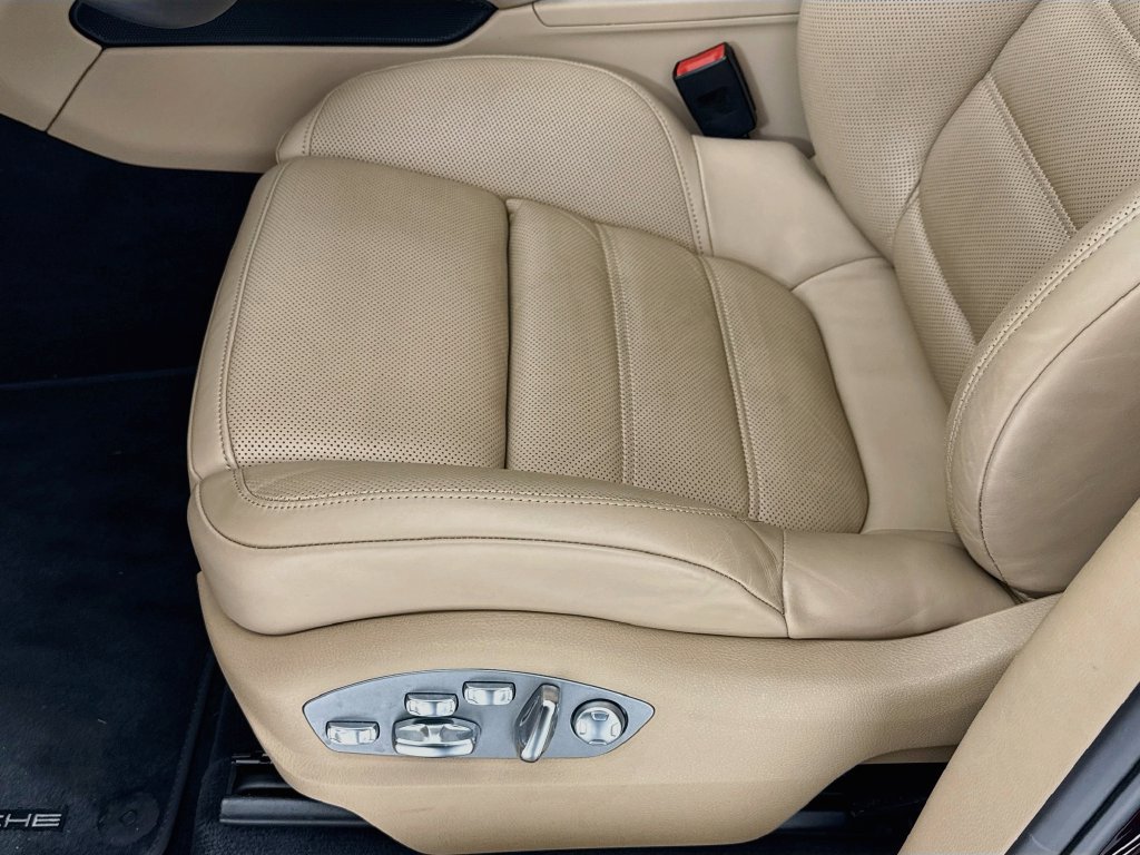 Certified 2025 Porsche Macan AWD/4WD image 13