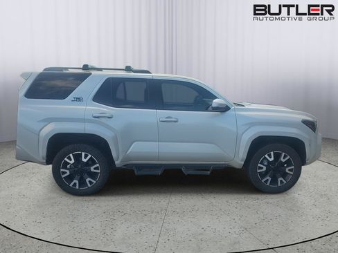 Used 2025 Toyota 4Runner TRD Sport AWD/4WD image 5