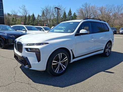Used 2024 BMW X7 xDrive40i w/ M Sport Package AWD/4WD image 3