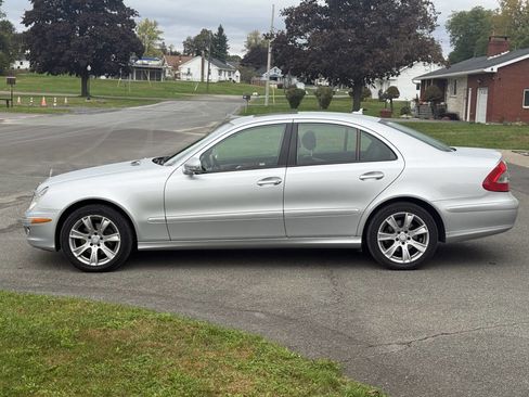 Used 2009 Mercedes-Benz E 350 4MATIC Sedan image 8