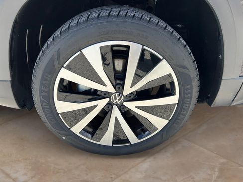 Used 2023 Volkswagen Taos SE FWD image 25