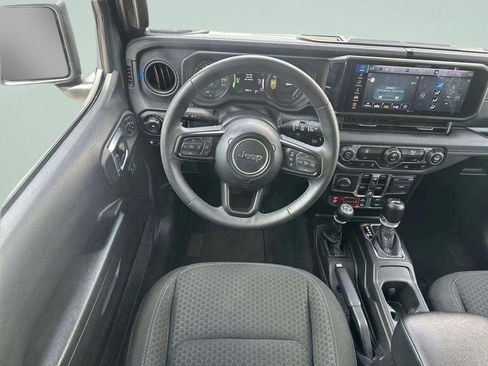 Used 2024 Jeep Wrangler Unlimited Rubicon 4xe AWD/4WD image 16