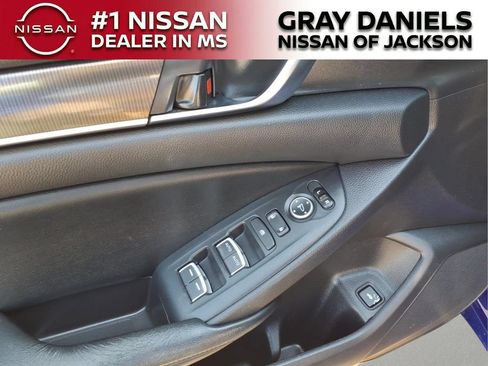 Used 2018 Honda Accord Sport image 10