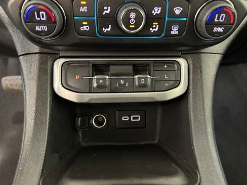 Used 2023 GMC Acadia SLE FWD image 21