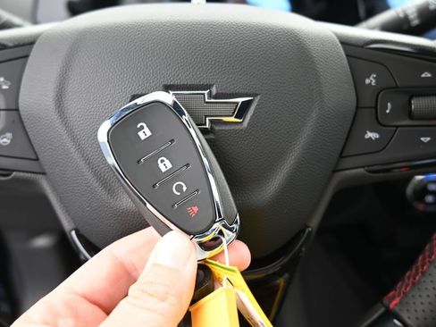 New 2026 Chevrolet Trax RS w/ Sunroof Package image 34