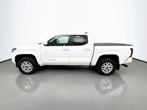 Used 2026 Toyota Tacoma SR5 AWD/4WD image 4
