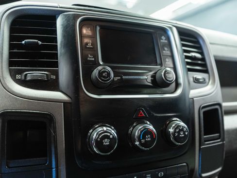 Used 2014 RAM 2500 Tradesman w/ Chrome Appearance Group AWD/4WD image 11